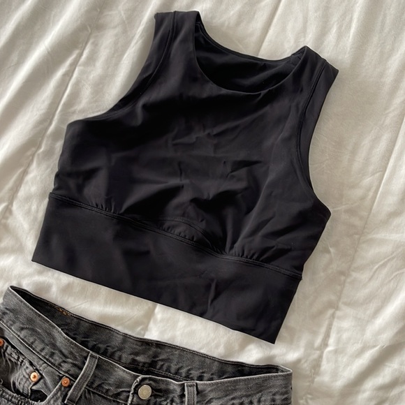 Lululemon high neck cropped tank. Dot confirmed size 8. Excellent condition. - Picture 3 of 4